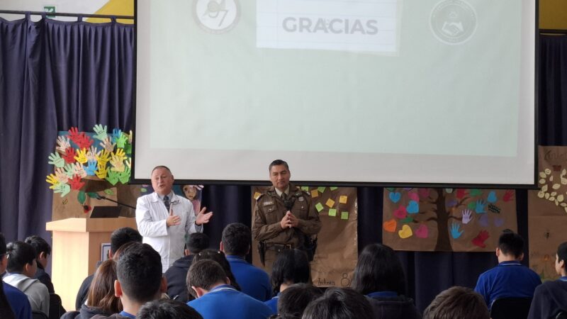 Charla informativa sobre la Ley de responsabilidad penal adolescente.